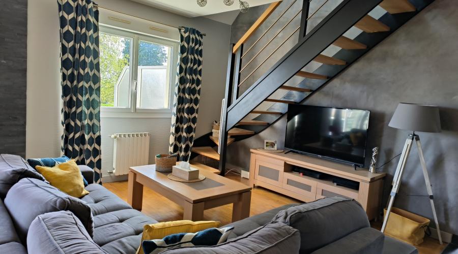 Photo Vient d'être vendue par l'agence ! Nouveauté en exclusivité au Cabinet Diard Immobilier ! Belle maison T6 sur 2