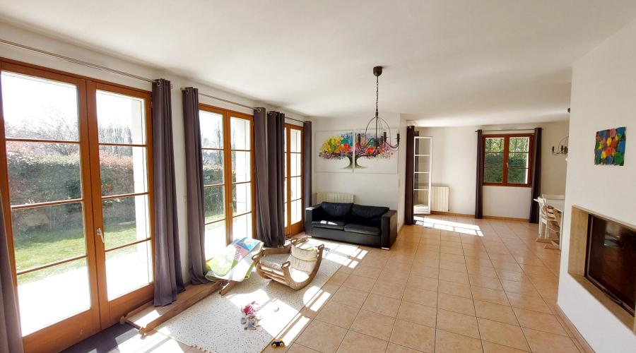 Photo RARE A LA VENTE - ARGENTRE DU PLESSIS - AU PIED DU CENTRE VILLE ET DU JARDIN DU HILL 2