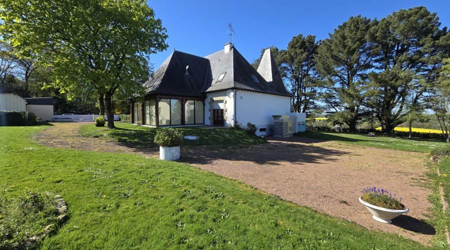 Photo À Vendre : Propriété d’Exception avec Terrain Paysager de 4877 m2 3