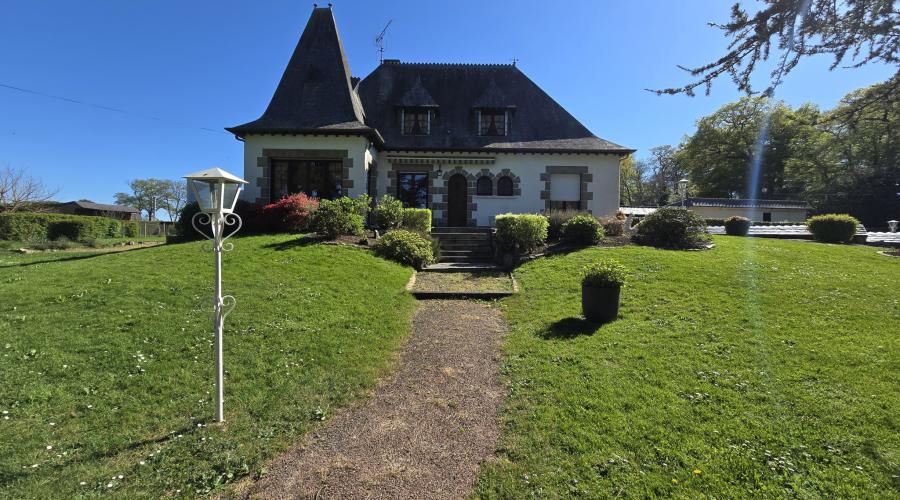 Photo À Vendre : Propriété d’Exception avec Terrain Paysager de 4877 m2 4