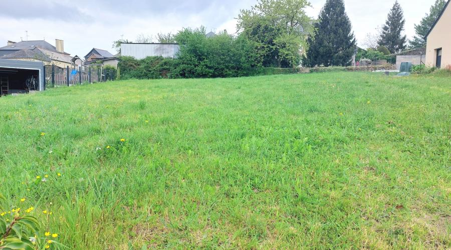 Photo TERRAIN CONSTRUCTIBLE DE 875 M2 0