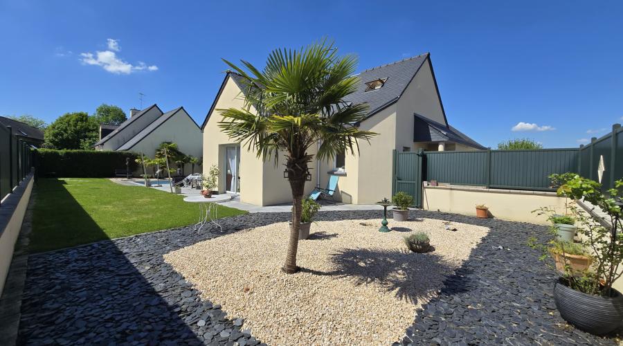 Photo Maison familiale avec piscine chauffée, proche centre ville. 0