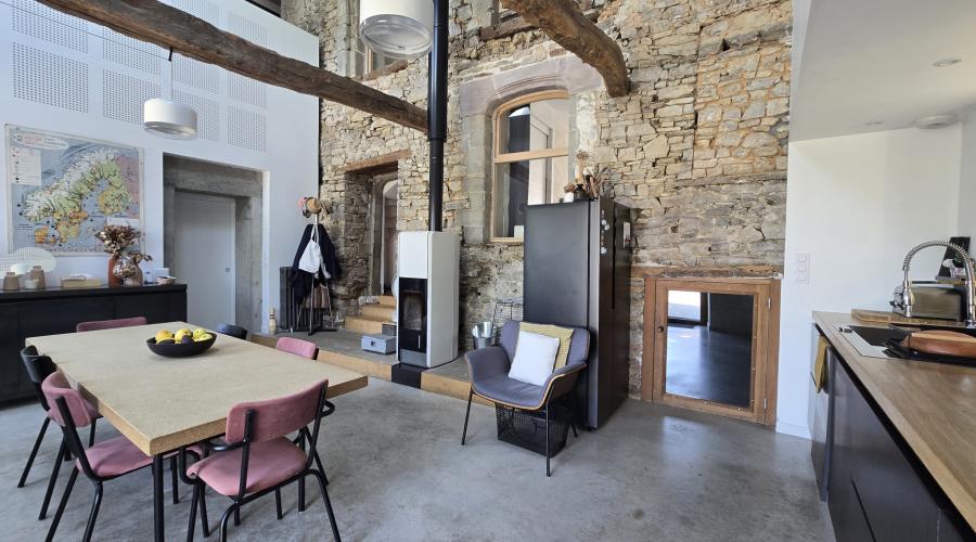 Photo Maison d’architecte entièrement rénovée dans le centre-bourg de Coësmes 0