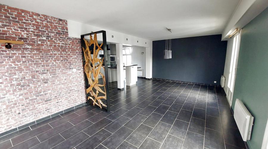 Photo SPACIEUX APPARTEMENT T5 DE 141 M2 - CENTRE VILLE ARGENTRE DU PLESSIS - AVEC GARAGE 0