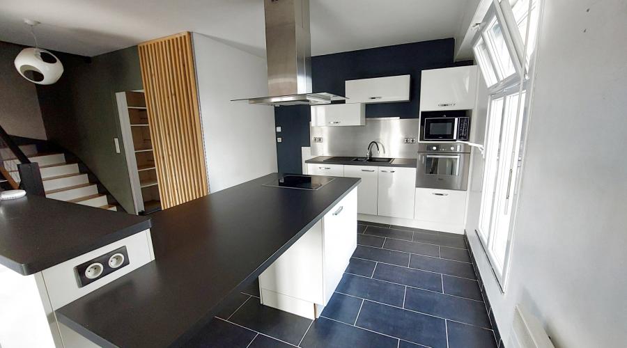 Photo SPACIEUX APPARTEMENT T5 DE 141 M2 - CENTRE VILLE ARGENTRE DU PLESSIS - AVEC GARAGE 2