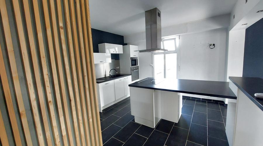 Photo SPACIEUX APPARTEMENT T5 DE 141 M2 - CENTRE VILLE ARGENTRE DU PLESSIS - AVEC GARAGE 4