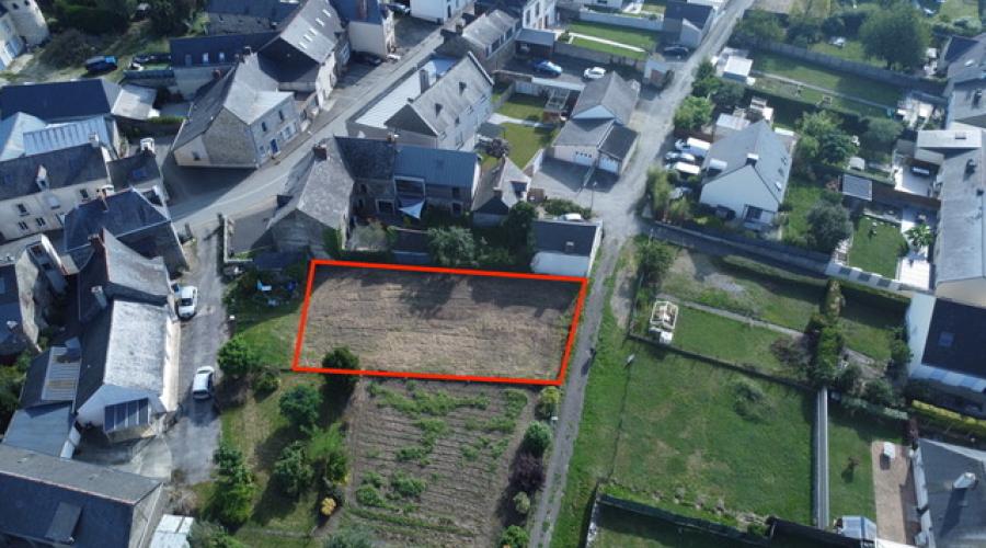 Photo Nouveauté Cabinet DIard Immobilier ! Terrain constrcutible en plein centre de Domagné, 478 m2 plein Sud, rue c 0