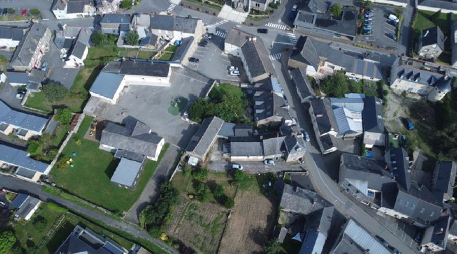 Photo Nouveauté Cabinet DIard Immobilier ! Terrain constrcutible en plein centre de Domagné, 478 m2 plein Sud, rue c 2
