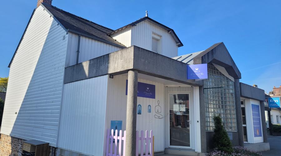 Photo Nouveauté en exclusivité Cabinet Diard ! Immeuble de 2 apparts et un commerce Centre de Chateaubourg 0