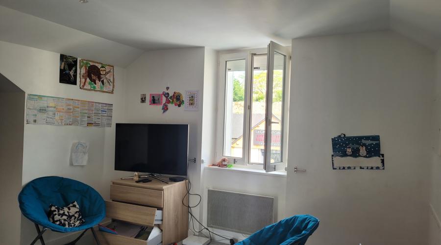 Photo Nouveauté en exclusivité Cabinet Diard ! Immeuble de 2 apparts et un commerce Centre de Chateaubourg 1