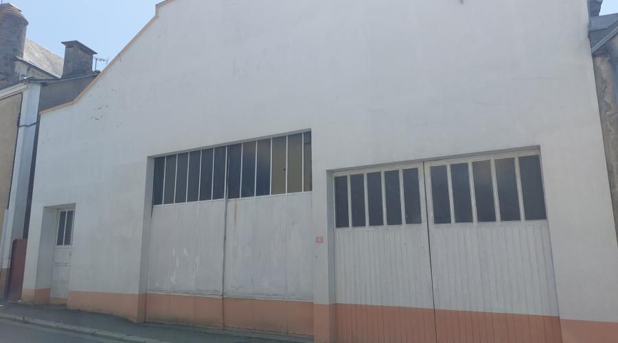 Photo MAISON FAMILIALE AVEC ATELIERS - HANGARS ET JARDIN 1