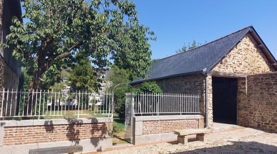 Photo GRANDE MAISON FAMILIALE DE CARACTERE - JARDIN ET DEPENDANCES 2