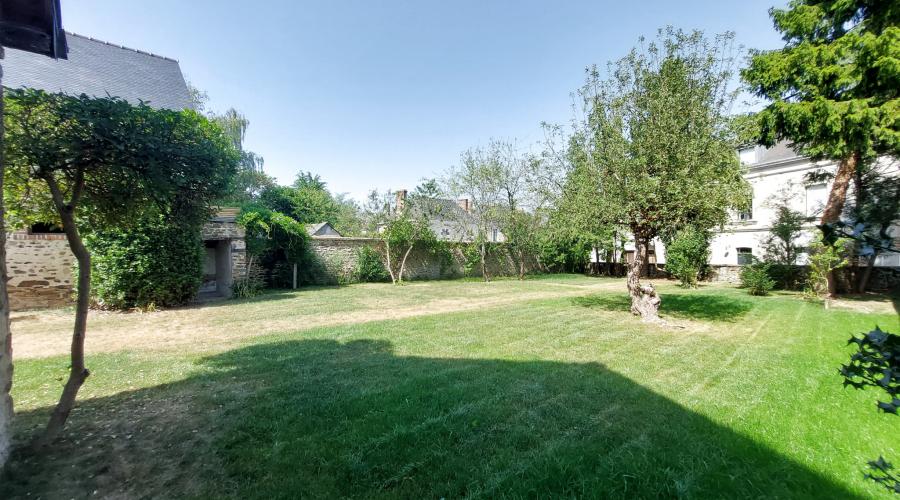 Photo GRANDE MAISON FAMILIALE DE CARACTERE - JARDIN ET DEPENDANCES 3