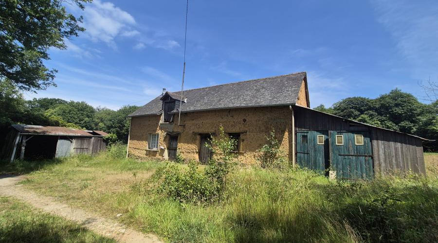 Photo Nouveauté au Cabinet Diard Immobilier ! En campagne à Chateaubourg, proche forêt, maison à rénover entièrement 1
