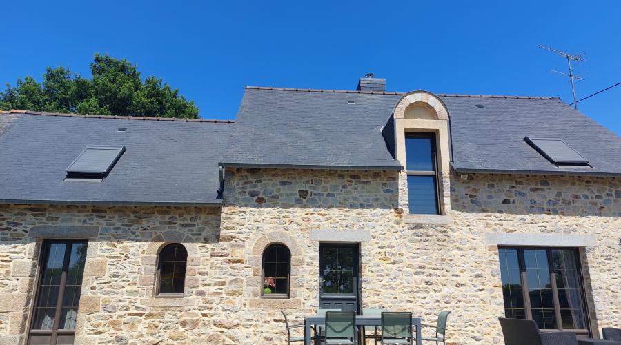 Photo BELLE LONGERE EN PIERRES AVEC CHAMP - CAMPAGNE - A 5 MINUTES D'ARGENTRE DU PLESSIS 0
