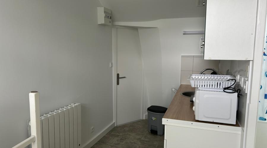 Photo STUDIO Meublé - VITRE 2